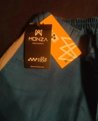 Pantalón de trabajo azul con detalles
