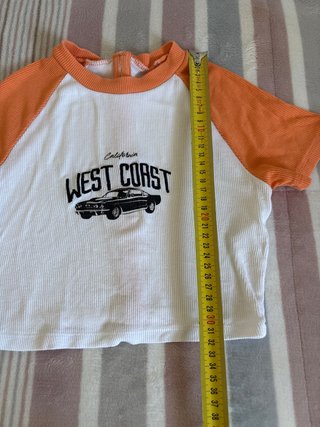 Top Bershka blanco y naranja