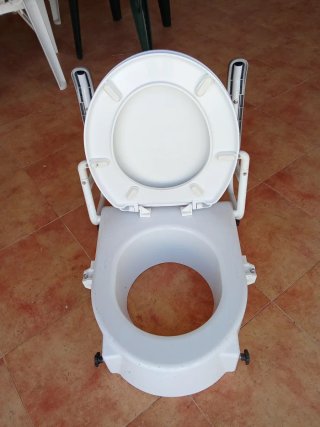 Elevador WC con Asideros