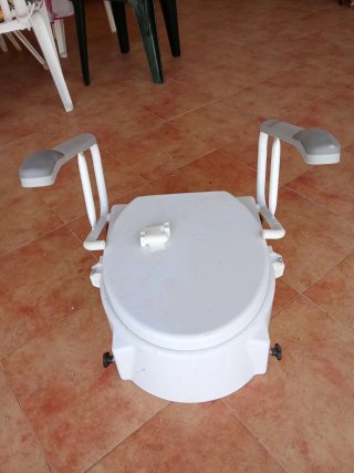 Elevador WC con Asideros