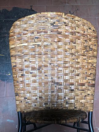 Silla de mimbre y hierro