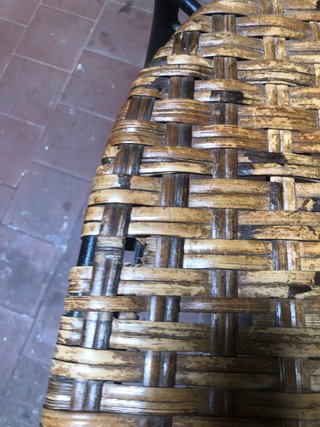 Silla de mimbre y hierro