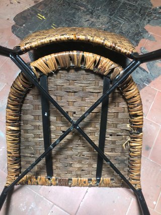Silla de mimbre y hierro