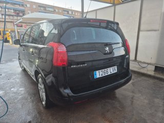 Peugeot 5008 2011