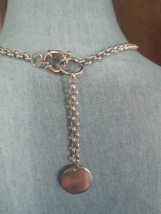 Collana colore argento con ciondoli rotondi