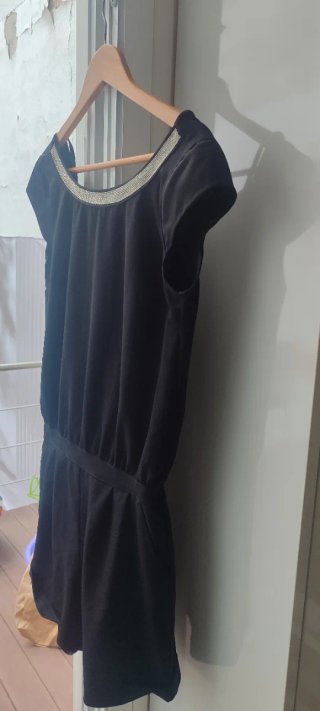 Vestido pantalón negro con escote adornado Morgan