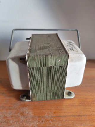 Transformador Layrton 750 VA 125-220V