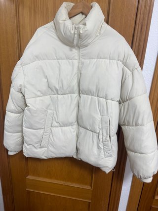 Chaqueta Zara Beige acolchada cuello alto