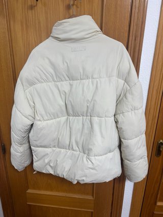 Chaqueta Zara Beige acolchada cuello alto