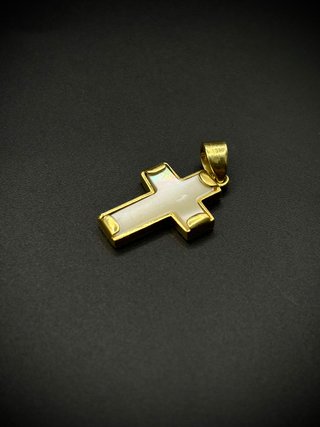 COLGANTE CRUZ DE ORO CON NACAR 18K 2,78GR