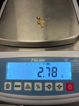 COLGANTE CRUZ DE ORO CON NACAR 18K 2,78GR