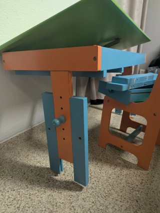 Pupitre infantil de madera