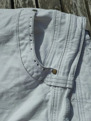 Pantalones vaqueros blancos con detalles