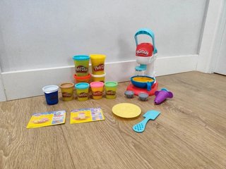 Play-Doh Kitchen Creations - Máquina de Cupcakes