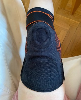 Rodillera Decathlon Negra y Naranja Talla 3
