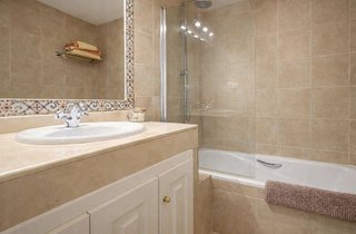 Casa adosada en venta en Benahavís