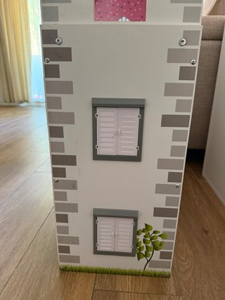 Casita de muñecas de madera