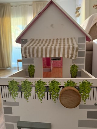 Casita de muñecas de madera