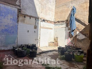 Chalet en venta en Avda. de Abril. - 9 de octubre en Sagunto