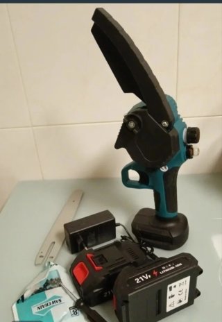 Motosierra Inalámbrica 8 Pulgadas (2 Baterías)