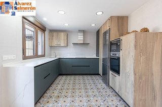 Chalet en venta en Zubia (La)