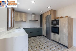 Chalet en venta en Zubia (La)