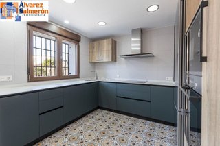 Chalet en venta en Zubia (La)