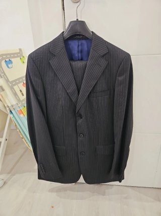 Traje de hombre Zara. Raya Gris Talla M