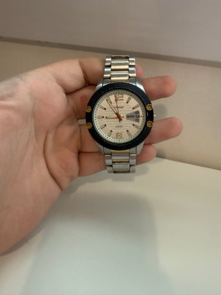 Reloj de pulsera deportivo/robusto – Estilo bicolo