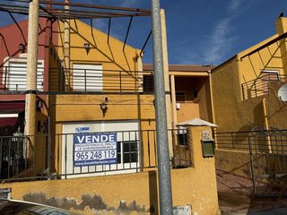 Casa adosada en venta en Dolores