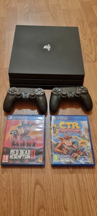 PS4 Pro 1TB + 2 Mandos + 2 Juegos