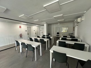 Local comercial en alquiler en Fontsanta - Fatjó en Cornellà de Llobregat