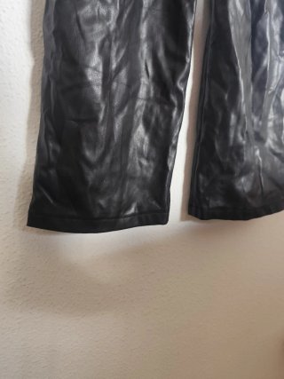 Pantalón polipiel Shein Talla M