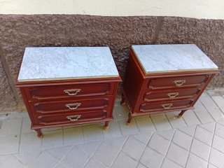 Mesitas de noche de madera con mármol