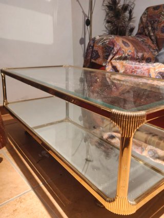 Mesa auxiliar cristal y metal dorado