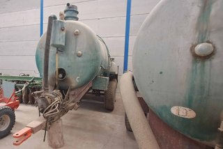 2 Remolques cubas Camara con depresor 10.000 L.
