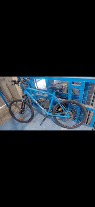 Bicicleta azul montaña marxa Btwin 150 fijo