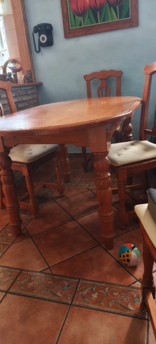 Mesa y 4 Sillas Madera Robusta