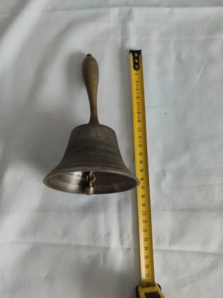 Campana antigua de latón