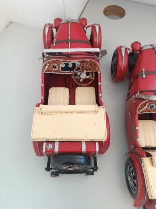 Modellini auto d'epoca rosse