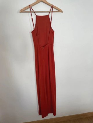 Vestido largo rojo con abertura