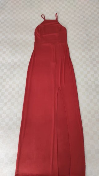 Vestido largo rojo con abertura