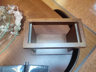Portafotos de madera con flor
