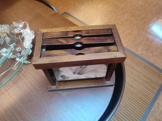 Portafotos de madera con flor