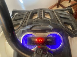 Quad eléctrico infantil con luz y radio