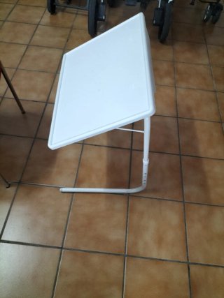 Mesa auxiliar plegable