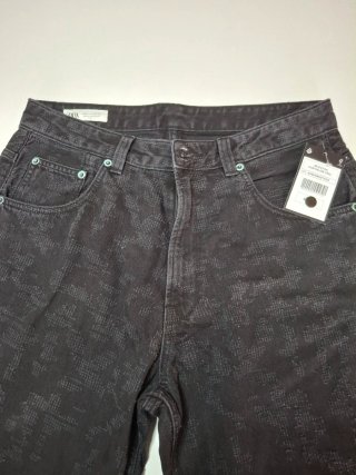 Pantalón vaquero Zara gris diseño