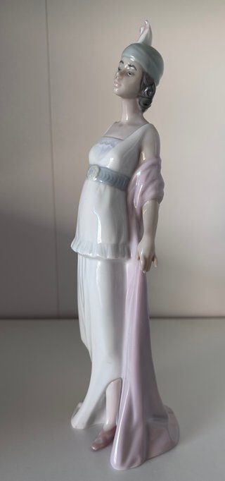 Figura porcelana Lladro de dama con Caja Original