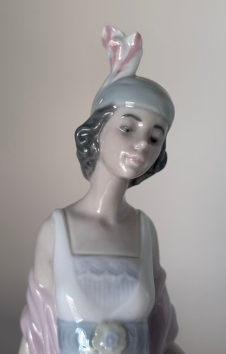 Figura porcelana Lladro de dama con Caja Original