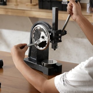 Prensa Arbor, Manual de 1 Tonelada con Rueda de Mano, Altura Máxima de 5.9", Construcción de Hierro Fundido Duradero, Prensa Manual de Escritorio para Tareas de Estampado, Doblado, Estiramiento, F...
